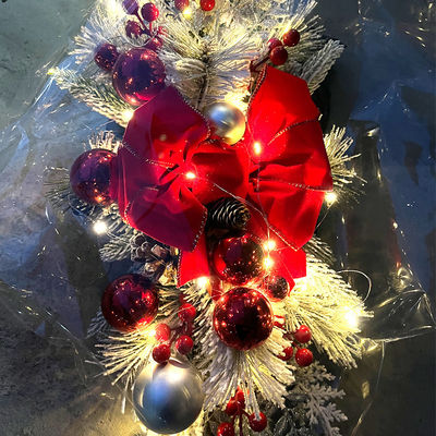 Plush Cloth and Plastic Door Hanging Rattan Wreath for Hotel Christmas Decoration