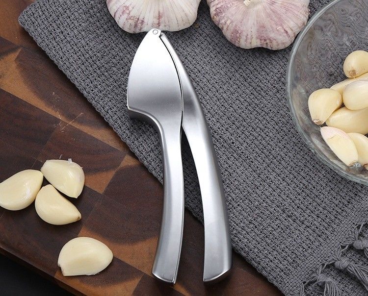 Food Grade Garlic Press Mincer Ginger Crusher Peeler Squeezer 16*3cm Multi Kitchen Grater